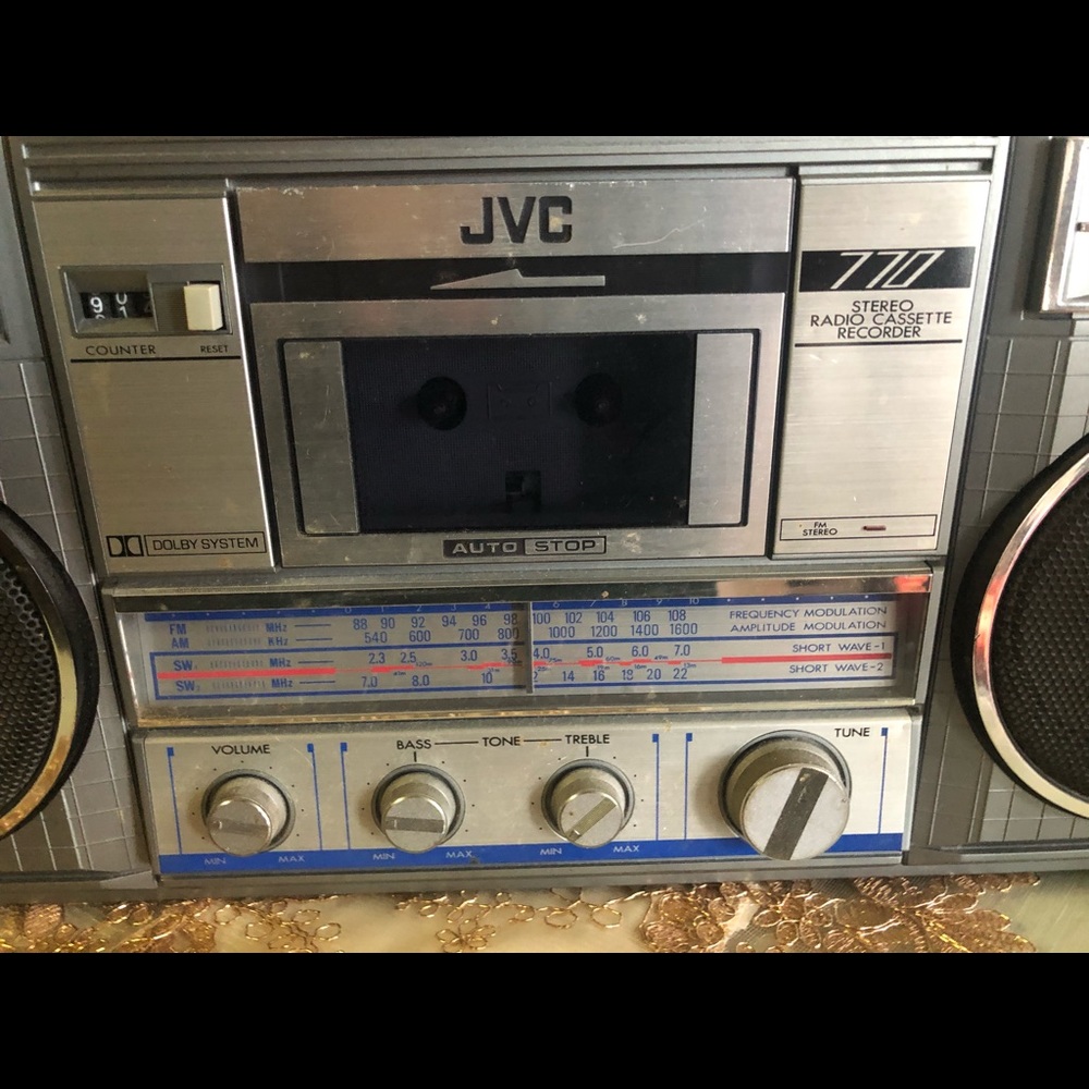Radio - Picture 2 of 4